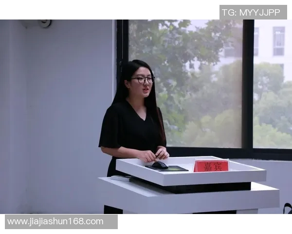 与张芳对话探讨她的足球生涯与心路历程