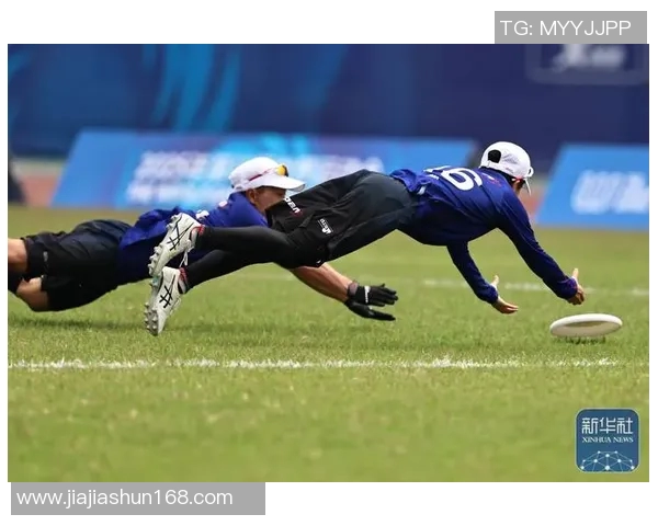 成都飞盘队的包夹战术解析与飞盘运动的热潮探讨